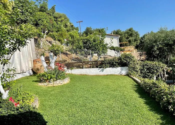 Apartment Alesti House With Garden And Private Access