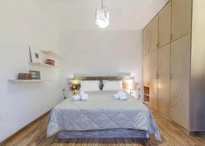 Alesti House With Garden And Private Access