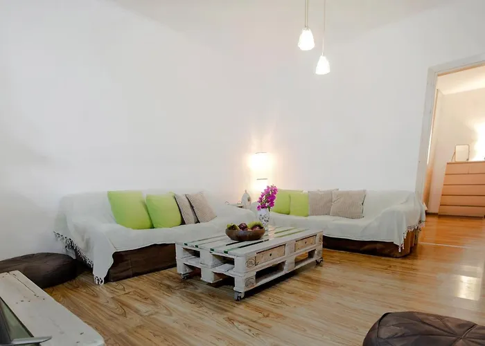Alesti House With Garden And Private Access