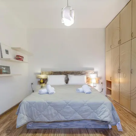 Alesti House With Garden And Private Access