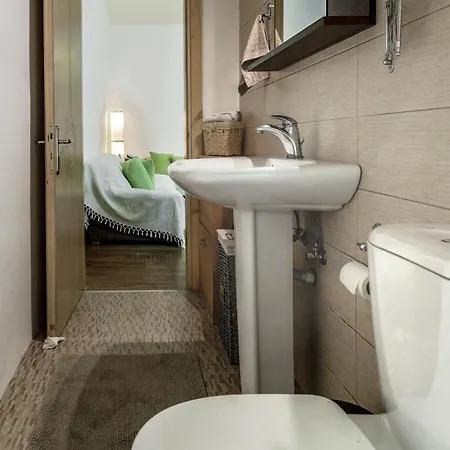 Alesti House With Garden And Private Access דירה *