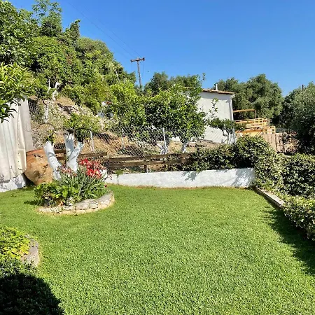 Apartmán Alesti House With Garden And Private Access