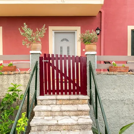 Apartment Alesti House With Garden And Private Access *