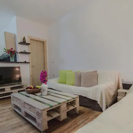 Alesti House With Garden And Private Access