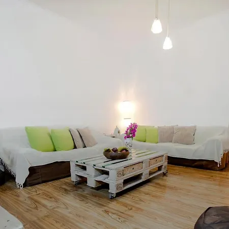 Alesti House With Garden And Private Access