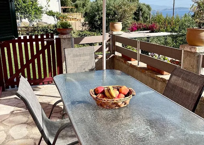 Alesti House With Garden And Private Access شقة